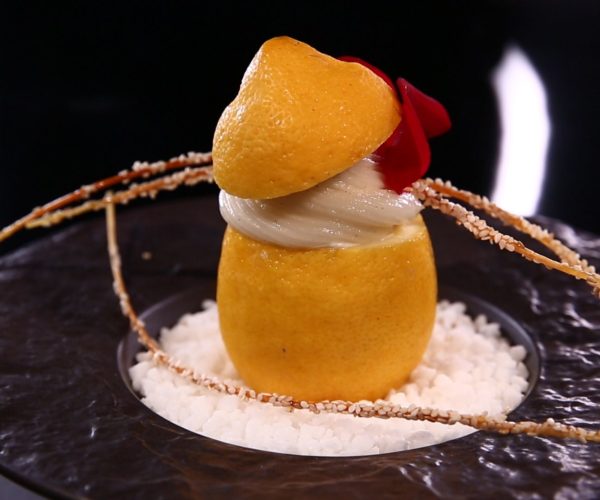 Dessert raffiné de poires à la vodka polonaise au restaurant La Table de 3 à Bordeaux